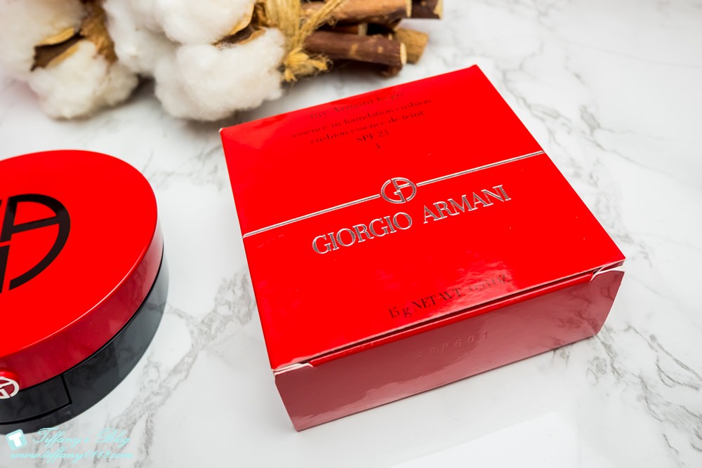 [美妝]Giorgio Armani訂製絲光精華氣墊粉餅/訂製紅絲絨粉撲+SPF23讓妳不買不行的GA氣墊粉餅