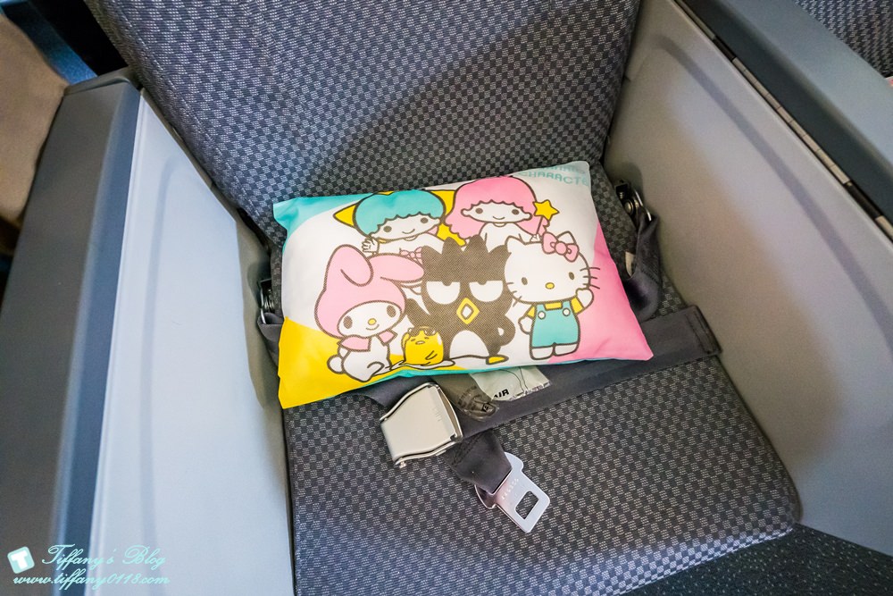 [大阪自由行]Hello Kitty彩繪機初體驗/機內用品介紹及航班資訊