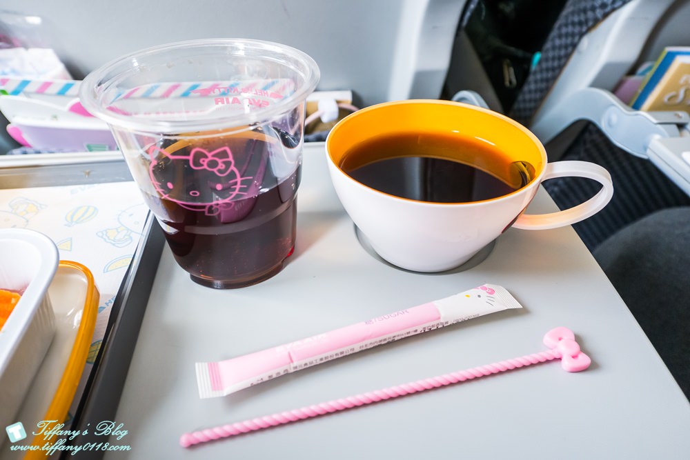 [大阪自由行]Hello Kitty彩繪機初體驗/機內用品介紹及航班資訊
