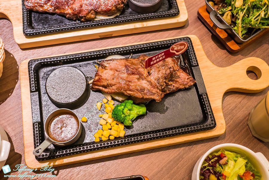 [微風台北車站美食]MEAT2兩樂兩肋/日本最紅的熱石上桌自己決定牛排熟度/立食區讓你站著吃牛排(附菜單)