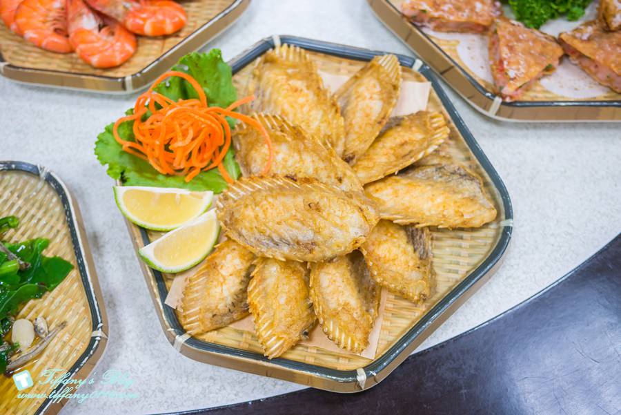 [基隆美食]海龍珠水產活海鮮餐廳/平日人潮就很多的基隆海鮮餐廳(附菜單)/海鮮料理有特色CP值高