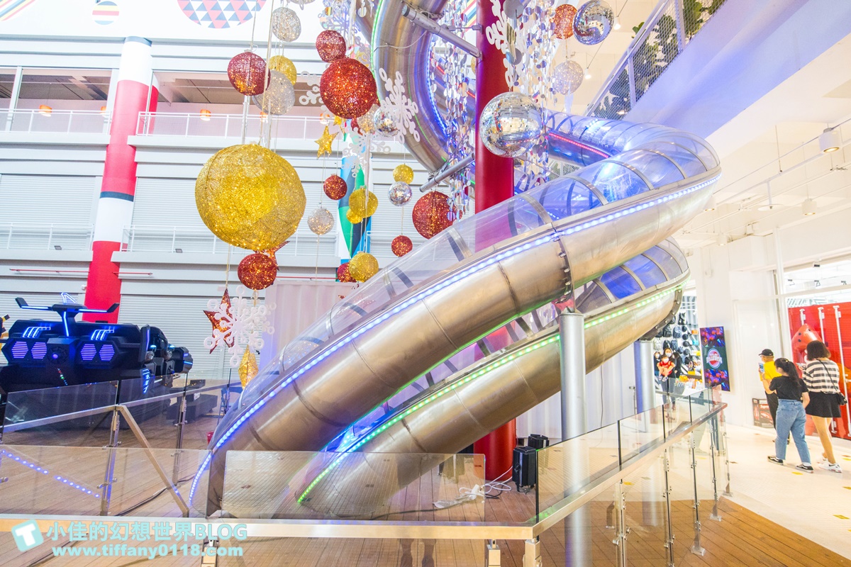 [花蓮景點]新天堂樂園各樓層介紹/全世界室內最長雙螺旋溜滑梯+全球最大貨櫃星巴克