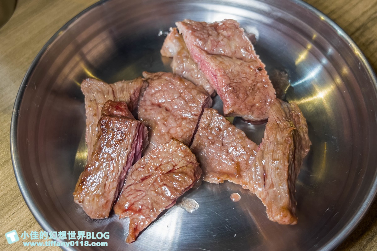 [台北美食]台韓民國韓式燒肉店/超特別鳳梨燒酒及各式韓式料理/專人桌邊代烤讓妳大口吃肉