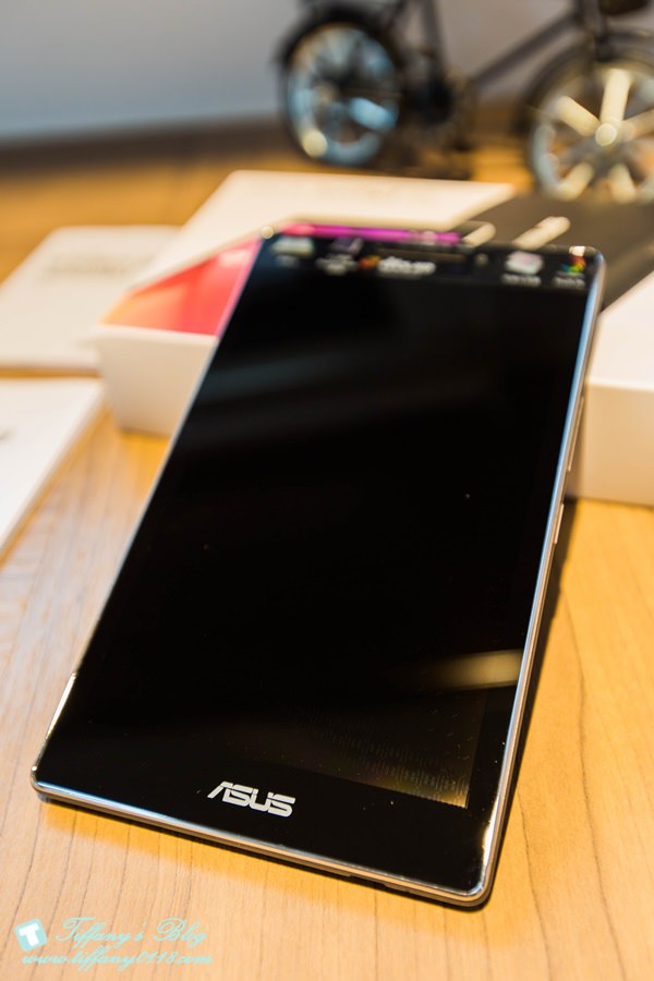 『3C‧平板』♥ ASUS ZenPad 7.0通話平板 (Z370KL)。手拿包外觀設計+好萊塢劇院級音效~大螢幕讓你通話看劇雙重享受!!