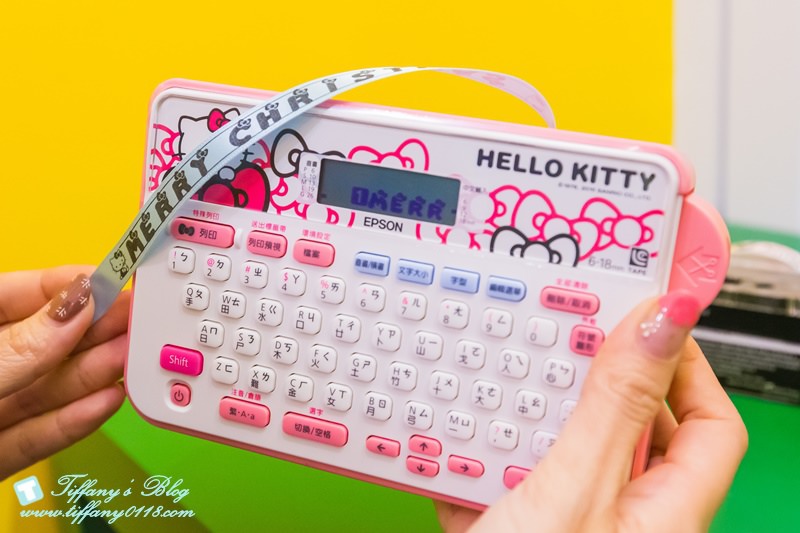 『生活』♥ EPSON Hello Kitty標籤機。兼具可愛及實用性讓妳隨心所欲創作屬於自己的生活標籤~(文末送禮)(12/23抽)