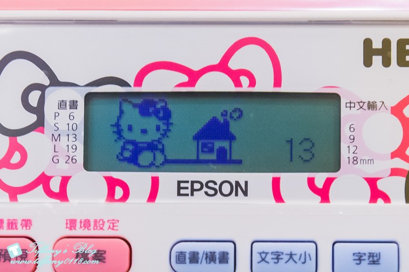 『生活』♥ EPSON Hello Kitty標籤機。兼具可愛及實用性讓妳隨心所欲創作屬於自己的生活標籤~(文末送禮)(12/23抽)